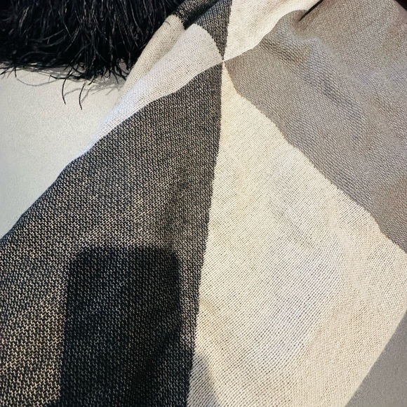 New scarf - Picture 3 of 3